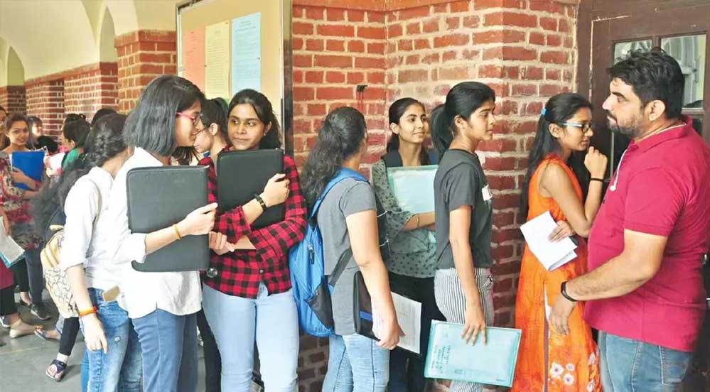 मध्य प्रदेश में शहीद परिवारों को बड़ा सम्मान, हर कोर्स में पत्नी और बच्चों के लिए सीट आरक्षित मध्य प्रदेश में शहीद परिवारों को बड़ा सम्मान, हर कोर्स में पत्नी और बच्चों के लिए सीट आरक्षित