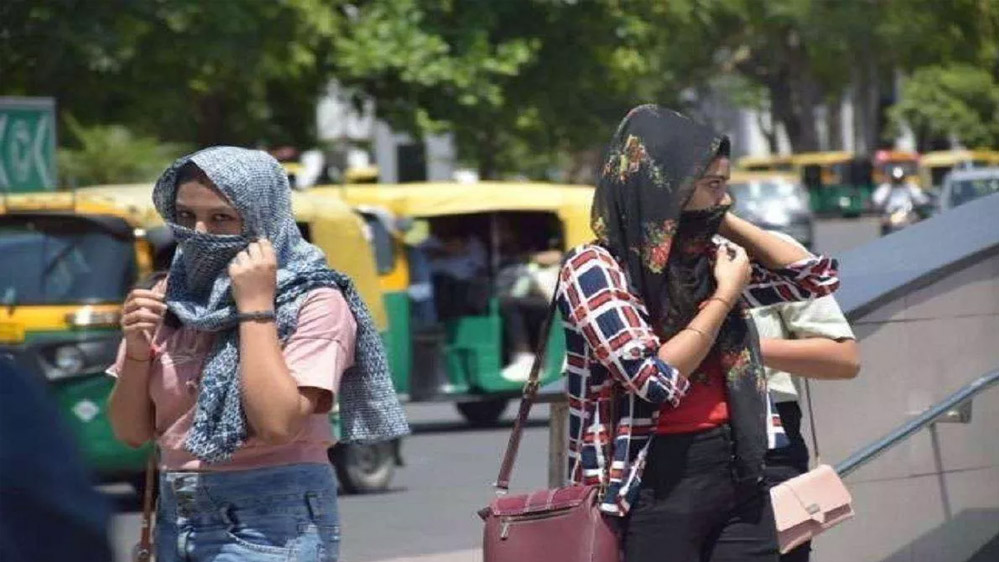 नौतपा का कहर: छत्तीसगढ़ में बढ़ी भीषण गर्मी, रायपुर 45°C पर पहुंचा नौतपा का कहर: छत्तीसगढ़ में बढ़ी भीषण गर्मी, रायपुर 45°C पर पहुंचा