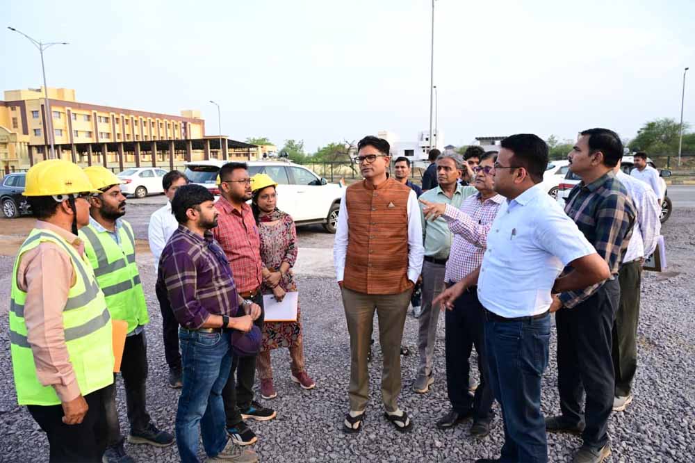 वित्त मंत्री ओपी चौधरी ने नवा रायपुर में विकास कार्यों का किया निरीक्षण वित्त मंत्री ओपी चौधरी ने नवा रायपुर में विकास कार्यों का किया निरीक्षण