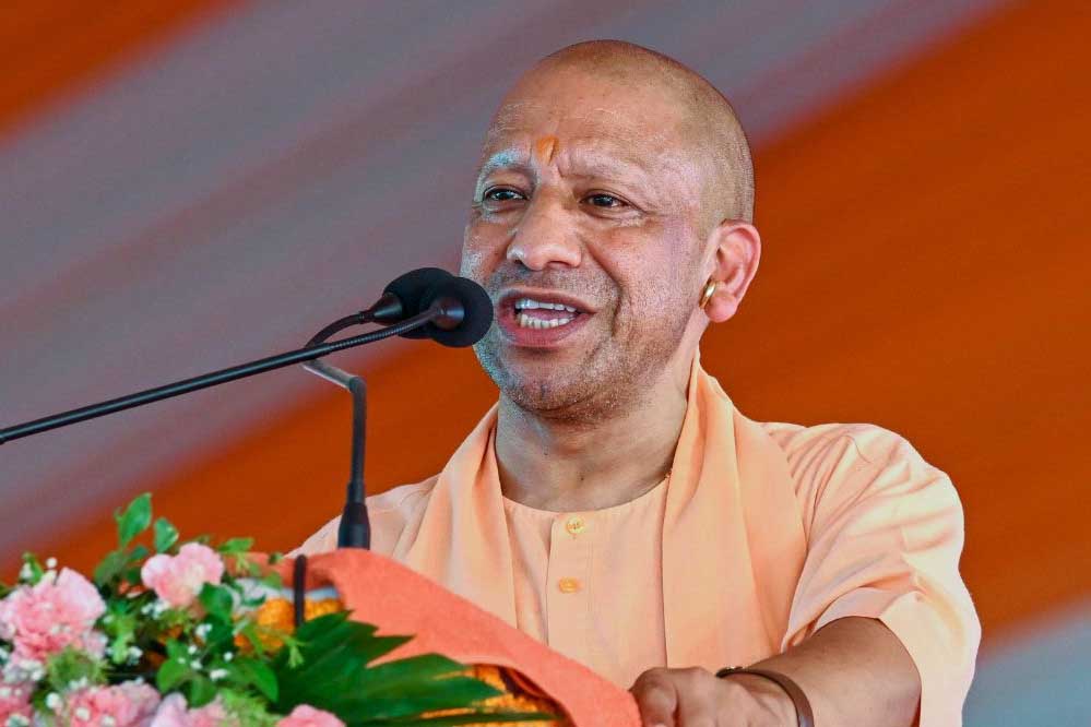 यूपी में तूफान-बारिश से तबाही, CM योगी का अफसरों को सख्त आदेश- 24 घंटे में दें मुआवजा