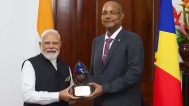 सेशेल्स में पीएम मोदी को मिला सर्वोच्च सम्मान: ‘गार्डियन ऑफ द ब्लू होराइजन’ सेशेल्स में पीएम मोदी को मिला सर्वोच्च सम्मान: ‘गार्डियन ऑफ द ब्लू होराइजन’