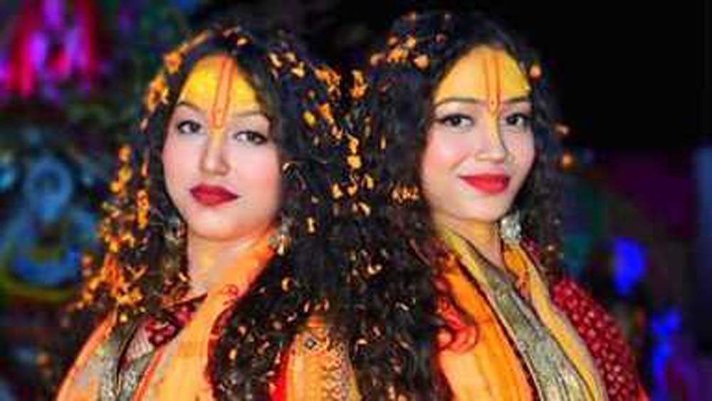 गोण्डा की दो बहनें श्रुतिका-रितिका बंकू: पढ़ाई के साथ भक्ति गायन में बना रहीं राष्ट्रीय पहचान