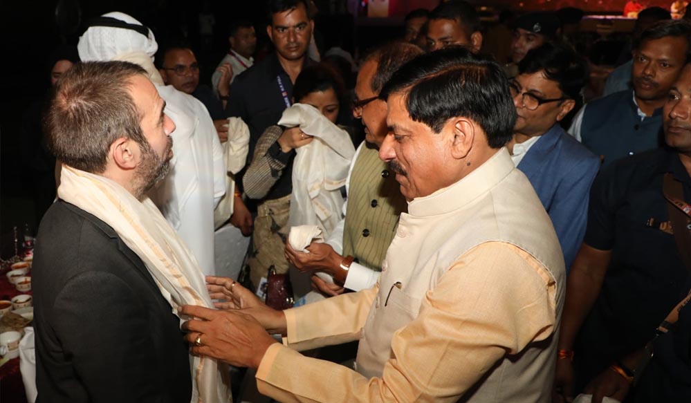 CM डॉ. मोहन यादव ने ब्रिक्स देशों के कृषि मंत्रियों से की मुलाकात, इंदौर में दिया भव्य रात्रि भोज CM डॉ. मोहन यादव ने ब्रिक्स देशों के कृषि मंत्रियों से की मुलाकात, इंदौर में दिया भव्य रात्रि भोज