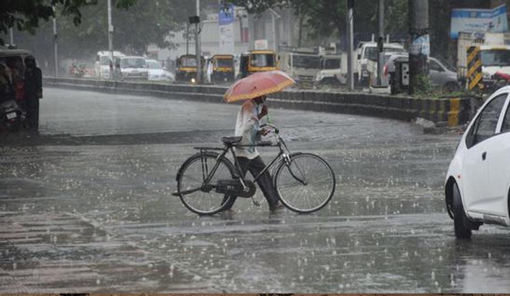MP Monsoon Update: कब आएगा मानसून? भीषण गर्मी से जूझ रहे जिलों को जल्द राहत, 60 Kmph तूफान का अलर्ट MP Monsoon Update: कब आएगा मानसून? भीषण गर्मी से जूझ रहे जिलों को जल्द राहत, 60 Kmph तूफान का अलर्ट