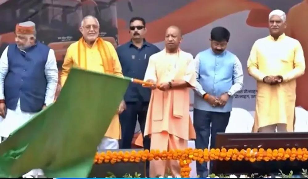 CM योगी की बड़ी सौगात, नोएडा-ग्रेटर नोएडा से जेवर एयरपोर्ट तक चलेंगी EV बसें CM योगी की बड़ी सौगात, नोएडा-ग्रेटर नोएडा से जेवर एयरपोर्ट तक चलेंगी EV बसें