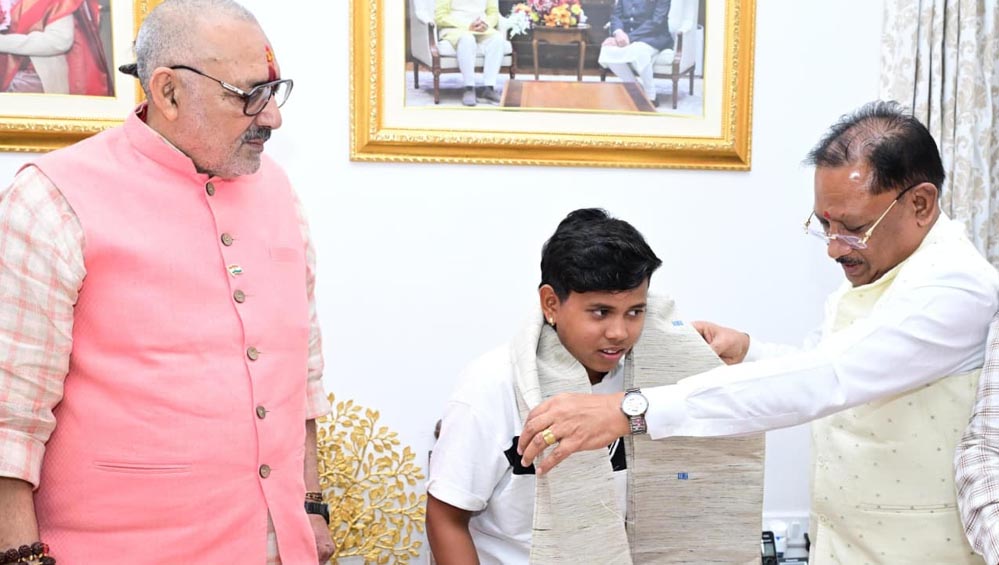 श्रीलंका दौरे के लिए भारतीय अंडर-19 महिला क्रिकेट टीम की उपकप्तान बनीं महक नरवासे : मुख्यमंत्री विष्णु देव साय ने किया सम्मानित श्रीलंका दौरे के लिए भारतीय अंडर-19 महिला क्रिकेट टीम की उपकप्तान बनीं महक नरवासे : मुख्यमंत्री विष्णु देव साय ने किया सम्मानित