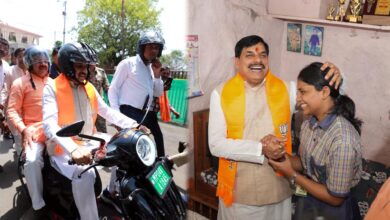 स्कूटी से 12वीं टॉपर चांदनी के घर पहुंचे CM मोहन यादव, तंग गलियों में देख लोग रह गए हैरान