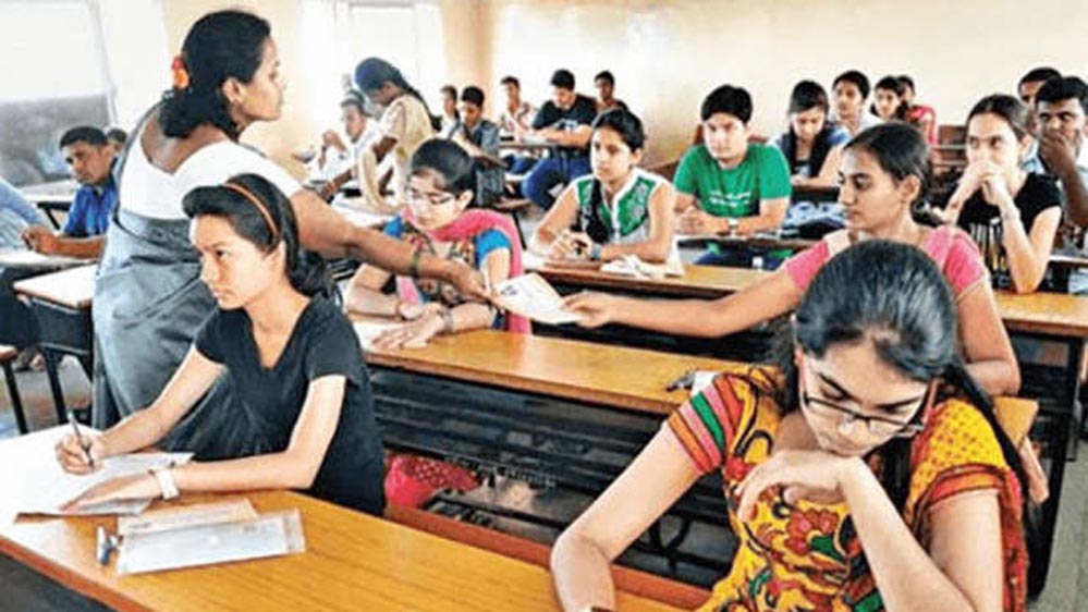 अब शिक्षकों की होगी परीक्षा! MP में डेढ़ लाख टीचर्स देंगे TET, फेल हुए तो नौकरी पर संकट अब शिक्षकों की होगी परीक्षा! MP में डेढ़ लाख टीचर्स देंगे TET, फेल हुए तो नौकरी पर संकट