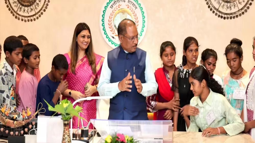 मुख्यमंत्री साय ने बच्चों से मन लगाकर पढ़ाई करने का किया आह्वान : शिक्षा को बताया उज्ज्वल भविष्य और सफलता का आधार मुख्यमंत्री साय ने बच्चों से मन लगाकर पढ़ाई करने का किया आह्वान : शिक्षा को बताया उज्ज्वल भविष्य और सफलता का आधार