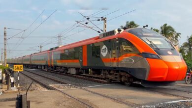 रेलवे की बड़ी तैयारी, 220 KMPH की रफ्तार से दौड़ेंगी सेमी हाई स्पीड ट्रेनें; कोच में होगा ब्लैक बॉक्स