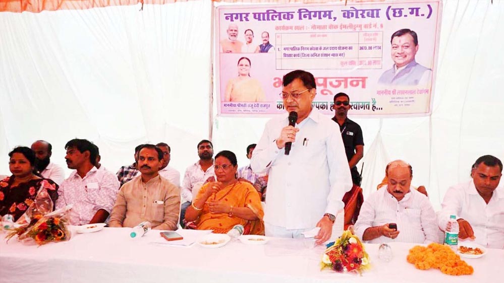 उद्योग मंत्री देवांगन ने पौने 37 करोड़ रूपए के जलप्रदाय योजना विस्तार कार्य का किया भूमिपूजन उद्योग मंत्री देवांगन ने पौने 37 करोड़ रूपए के जलप्रदाय योजना विस्तार कार्य का किया भूमिपूजन