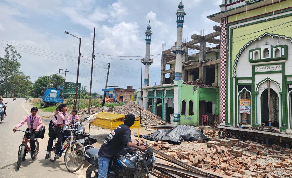 UP में बड़ा एक्शन: वाराणसी, गाजियाबाद और आगरा में मस्जिद, मदरसा और मजार को लेकर कार्रवाई UP में बड़ा एक्शन: वाराणसी, गाजियाबाद और आगरा में मस्जिद, मदरसा और मजार को लेकर कार्रवाई