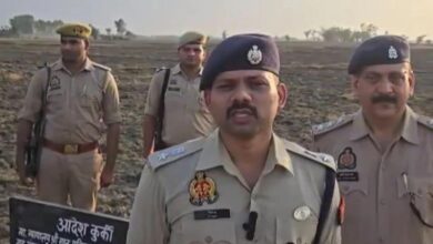 54 मुकदमों वाले माफिया पर बड़ा प्रहार! प्रयागराज में 1.11 करोड़ की जमीन कुर्क, पुलिस ने की मुनादी
