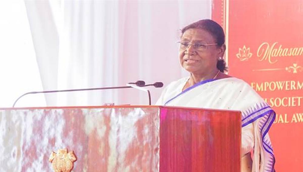 विकास और संस्कृति का संतुलन ही सशक्त और समृद्ध समाज की आधारशिला : राष्ट्रपति मुर्मु विकास और संस्कृति का संतुलन ही सशक्त और समृद्ध समाज की आधारशिला : राष्ट्रपति मुर्मु