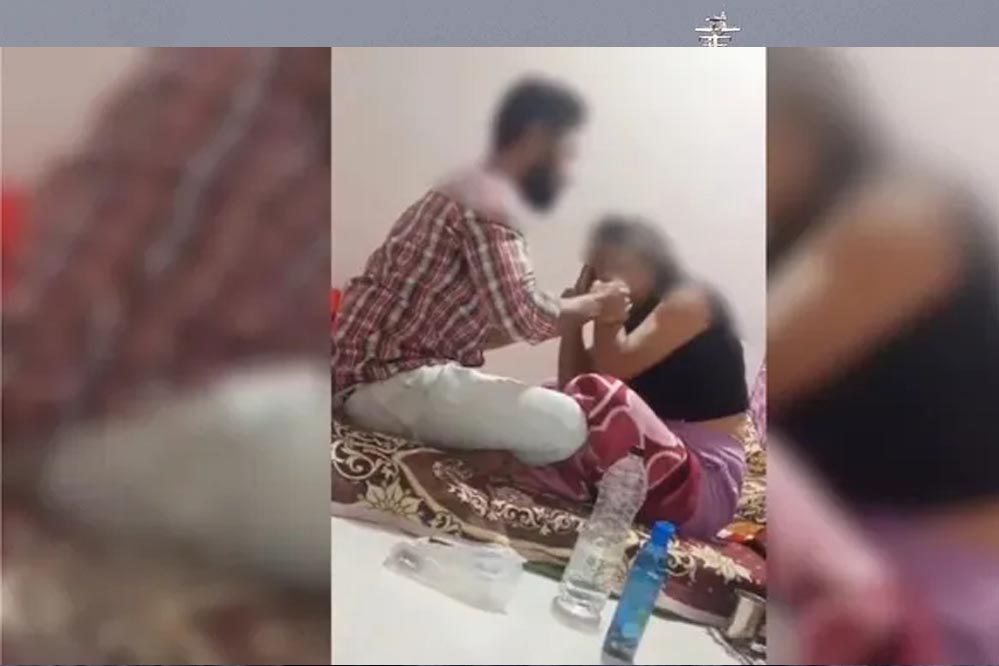 नागपुर रेप और धर्मांतरण केस में बड़ा एक्शन, वायुसेना अधिकारी की पत्नी मामले में फरार मौलवी गिरफ्तार नागपुर रेप और धर्मांतरण केस में बड़ा एक्शन, वायुसेना अधिकारी की पत्नी मामले में फरार मौलवी गिरफ्तार