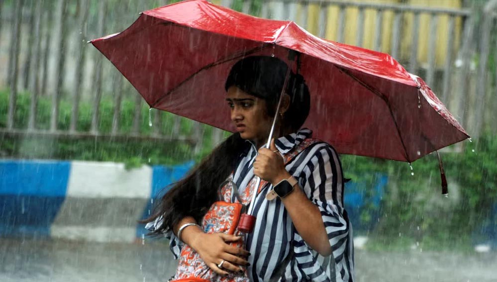 Weather Update: 17 राज्यों में भारी बारिश का अलर्ट, चक्रवाती तूफान की चेतावनी; मॉनसून ने पकड़ी रफ्तार Weather Update: 17 राज्यों में भारी बारिश का अलर्ट, चक्रवाती तूफान की चेतावनी; मॉनसून ने पकड़ी रफ्तार