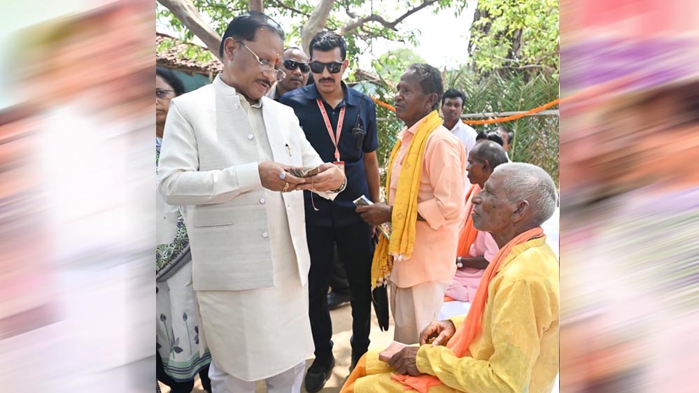 ज्ञान भारतम् अभियान के अंतर्गत बड़े कनेरा में मिलीं 150 वर्ष पुरानी दुर्लभ पांडुलिपियां ज्ञान भारतम् अभियान के अंतर्गत बड़े कनेरा में मिलीं 150 वर्ष पुरानी दुर्लभ पांडुलिपियां