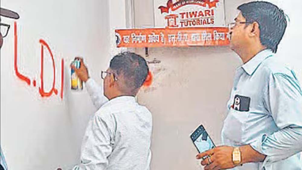 लखनऊ अग्निकांड के बाद यूपी में बड़ी कार्रवाई, 50 से ज्यादा कोचिंग और लाइब्रेरी सील