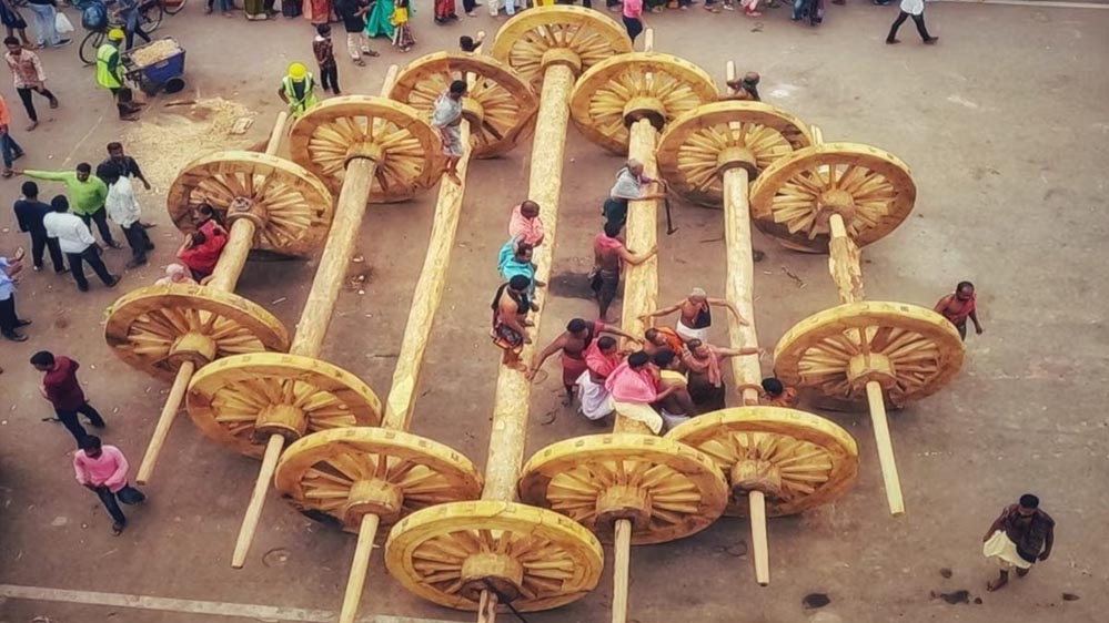 पुरी रथयात्रा 2026: रथ निर्माण कार्य ने पकड़ी रफ्तार, मूर्तिकारों की अद्भुत कलाकारी ने मोहा मन पुरी रथयात्रा 2026: रथ निर्माण कार्य ने पकड़ी रफ्तार, मूर्तिकारों की अद्भुत कलाकारी ने मोहा मन