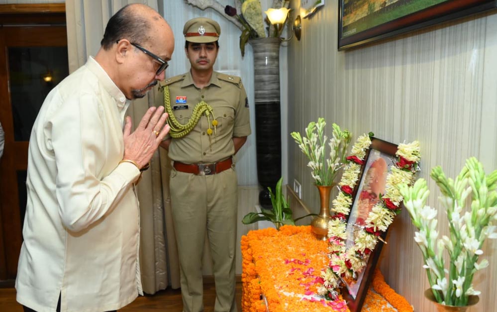 डॉ श्यामा प्रसाद मुखर्जी की पुण्यतिथि पर राज्यपाल ने दी श्रद्धांजलि डॉ श्यामा प्रसाद मुखर्जी की पुण्यतिथि पर राज्यपाल ने दी श्रद्धांजलि