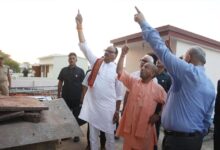 अलीगढ़ से सीधे घटनास्थल और अस्पताल पहुंचे सीएम योगी, हाईलेवल मीटिंग के बाद ताबड़तोड़ एक्शन