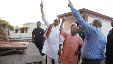 अलीगढ़ से सीधे घटनास्थल और अस्पताल पहुंचे सीएम योगी, हाईलेवल मीटिंग के बाद ताबड़तोड़ एक्शन अलीगढ़ से सीधे घटनास्थल और अस्पताल पहुंचे सीएम योगी, हाईलेवल मीटिंग के बाद ताबड़तोड़ एक्शन