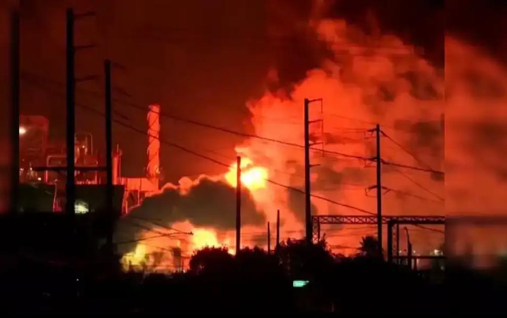 कतर की LNG फैक्ट्री में भीषण धमाका: 12 भारतीयों समेत 13 की मौत, 66 लोग घायल कतर की LNG फैक्ट्री में भीषण धमाका: 12 भारतीयों समेत 13 की मौत, 66 लोग घायल