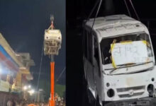 उज्जैन में मोहर्रम जुलूस का VIDEO वायरल, हवा में लटकी वैन को विस्फोट से उड़ाने का प्रदर्शन