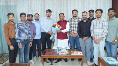 मुख्यमंत्री विष्णुदेव साय ने यूपीएससी प्रारंभिक परीक्षा में सफल ट्राइबल यूथ हॉस्टल के विद्यार्थियों से की मुलाकात