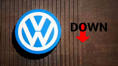 Volkswagen का बड़ा फैसला: 4 प्लांट होंगे बंद, 1 लाख कर्मचारियों की छंटनी से मचा हड़कंप Volkswagen का बड़ा फैसला: 4 प्लांट होंगे बंद, 1 लाख कर्मचारियों की छंटनी से मचा हड़कंप