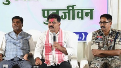 रायपुर : पुनर्वासित युवाओं से मिले उप मुख्यमंत्री विजय शर्मा और वन मंत्री केदार कश्यप रायपुर : पुनर्वासित युवाओं से मिले उप मुख्यमंत्री विजय शर्मा और वन मंत्री केदार कश्यप