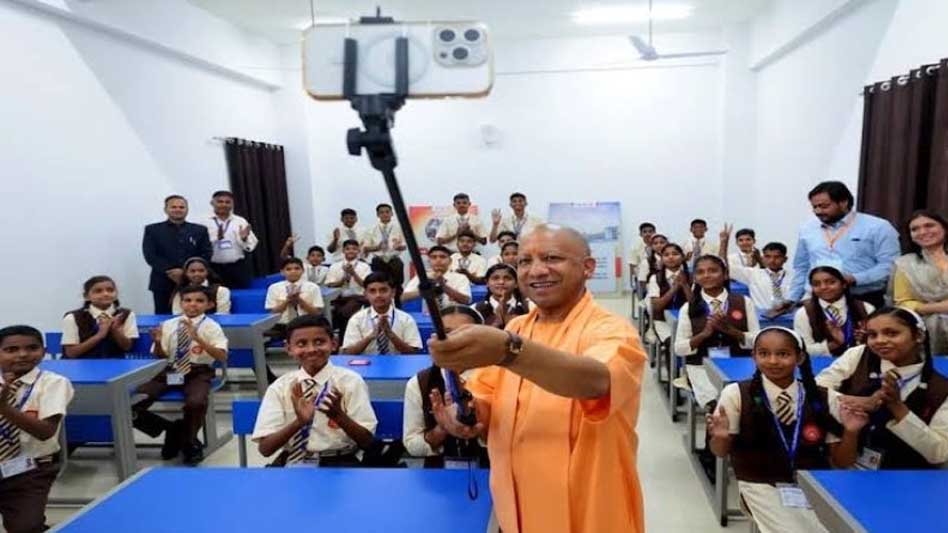 योगी सरकार की शिक्षा क्रांति से बदल रही बच्चों की तकदीर योगी सरकार की शिक्षा क्रांति से बदल रही बच्चों की तकदीर