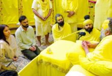 IPL 2026 जीतने के बाद वृंदावन पहुंचे विराट कोहली और अनुष्का शर्मा, प्रेमानंद महाराज से लिया आशीर्वाद