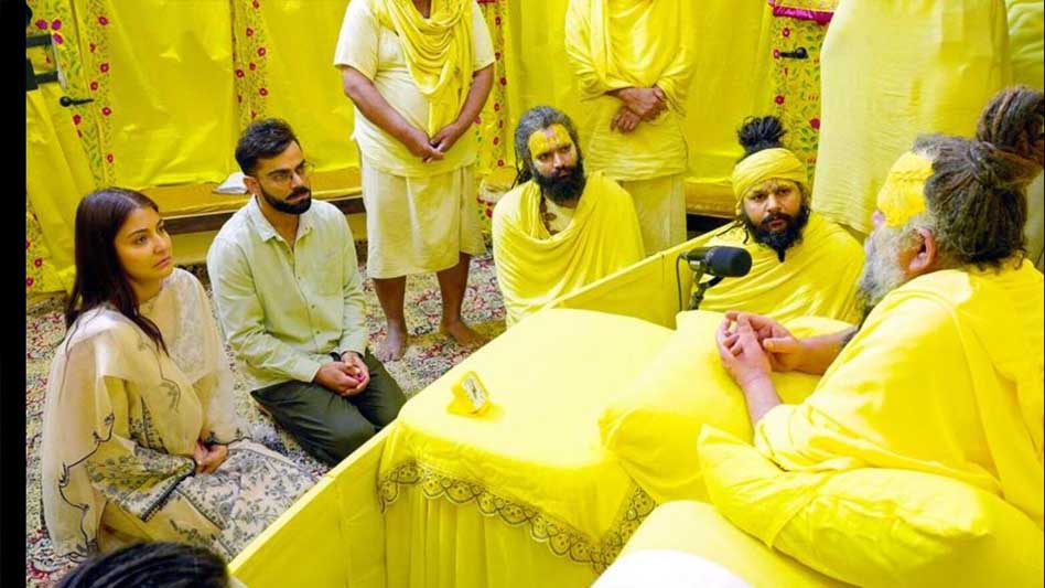 IPL 2026 जीतने के बाद वृंदावन पहुंचे विराट कोहली और अनुष्का शर्मा, प्रेमानंद महाराज से लिया आशीर्वाद