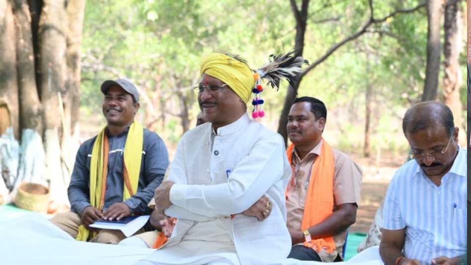 सुशासन तिहार के तहत मुख्यमंत्री विष्णु देव साय पहुँचे अबूझमाड़ के गारपा, जन चौपाल में ग्रामीणों से किया सीधा संवाद सुशासन तिहार के तहत मुख्यमंत्री विष्णु देव साय पहुँचे अबूझमाड़ के गारपा, जन चौपाल में ग्रामीणों से किया सीधा संवाद