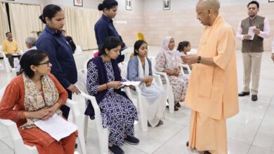 लखनऊ में ‘जनता दर्शन’: सीएम योगी ने सुनीं फरियादियों की समस्याएं