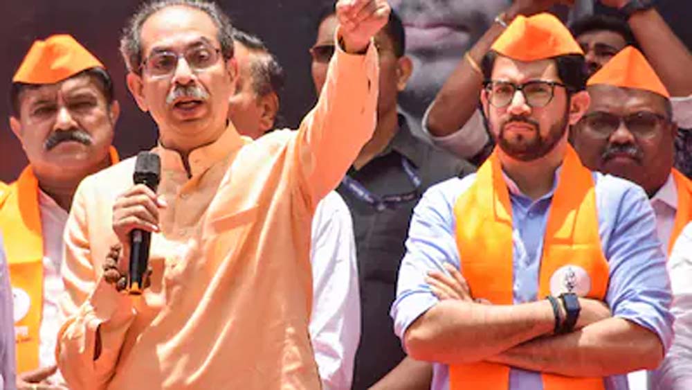 शिवसेना यूबीटी में बड़ा सियासी उलटफेर, 6 बागी सांसदों के अलग होने का ऐलान संभव शिवसेना यूबीटी में बड़ा सियासी उलटफेर, 6 बागी सांसदों के अलग होने का ऐलान संभव