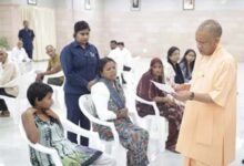 लखनऊ में जनता दर्शन, सीएम योगी ने सुनीं फरियादियों की समस्याएं, दिए सख्त निर्देश