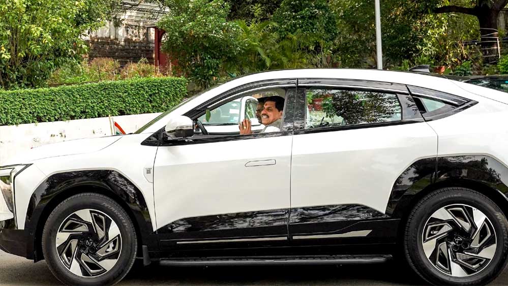 इलेक्ट्रिक कार में सफर करेंगे CM मोहन यादव, गाड़ी नंबर में छिपा खास संदेश बना चर्चा का विषय