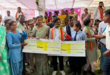 बस्तर की बेटियों ने पेश की सफलता की मिसाल, तेंदूपत्ता संग्राहक परिवारों की रुद्राणी और डालेश्वरी ने बढ़ाई अंचल की शान