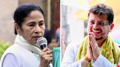 TMC में बड़े बगावत के संकेत! 23 सांसदों के संपर्क में बागी गुट, ममता बनर्जी ने बुलाई अहम बैठक TMC में बड़े बगावत के संकेत! 23 सांसदों के संपर्क में बागी गुट, ममता बनर्जी ने बुलाई अहम बैठक