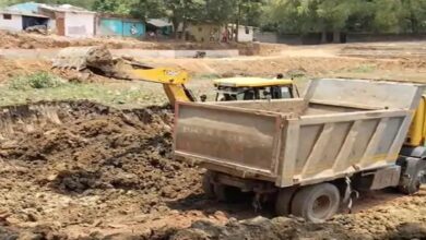 100 साल पुराने पंडरीतराई तालाब का कायाकल्प: 78 लाख की लागत से बढ़ाई जा रही गहराई 100 साल पुराने पंडरीतराई तालाब का कायाकल्प: 78 लाख की लागत से बढ़ाई जा रही गहराई