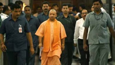 योगी सरकार का बड़ा प्रशासनिक फेरबदल: कई मंत्रियों के जिले बदले, नए चेहरों को जिम्मेदारी योगी सरकार का बड़ा प्रशासनिक फेरबदल: कई मंत्रियों के जिले बदले, नए चेहरों को जिम्मेदारी