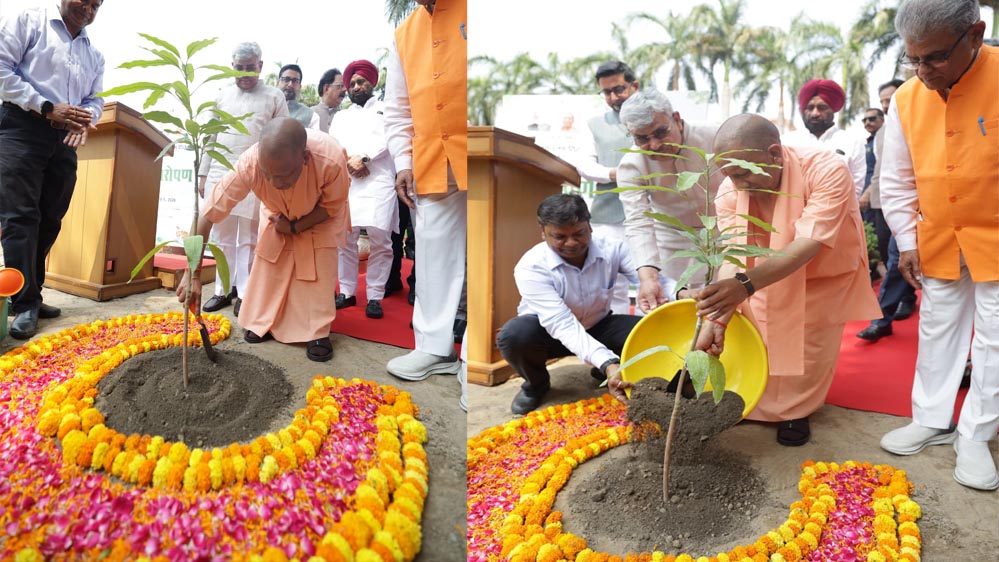 सीएम योगी ने अपने आवास पर लगाया एक पेड़ मां के नाम