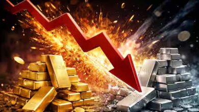 Gold-Silver Crash: अमेरिका के एक फैसले से धड़ाम हुए दाम, चांदी ₹16,500 टूटी; सोना भी फिसला