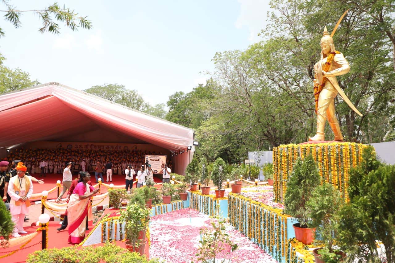 जबलपुर में योग दिवस 2026: राष्ट्रपति मुर्मु ने योग को बताया भारत का अमूल्य उपहार जबलपुर में योग दिवस 2026: राष्ट्रपति मुर्मु ने योग को बताया भारत का अमूल्य उपहार