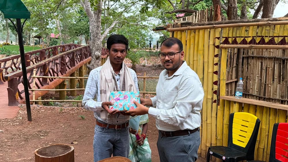 सुकमा के आदिवासी किसान के बेटे बारसे रोशन ने JEE एडवांस में गाड़े झंडे सुकमा के आदिवासी किसान के बेटे बारसे रोशन ने JEE एडवांस में गाड़े झंडे