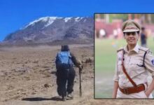 MP पुलिस की महिला अफसर ने रचा इतिहास, 5865 मीटर ऊंचे किलिमंजारो शिखर पर फहराया परचम