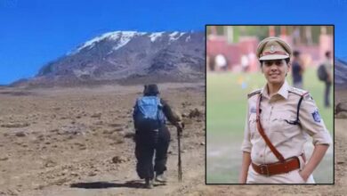 MP पुलिस की महिला अफसर ने रचा इतिहास, 5865 मीटर ऊंचे किलिमंजारो शिखर पर फहराया परचम