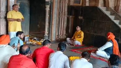 भोजशाला पहुंचे विधायक रामेश्वर शर्मा, बोले- मुस्लिम समाज सत्य स्वीकार कर धरोहर हिंदुओं को सौंपे भोजशाला पहुंचे विधायक रामेश्वर शर्मा, बोले- मुस्लिम समाज सत्य स्वीकार कर धरोहर हिंदुओं को सौंपे